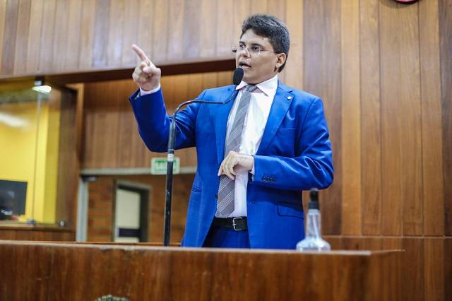 Deputado Oliveira Neto acusa prefeito de Miguel Alves de enriquecimento ilícito